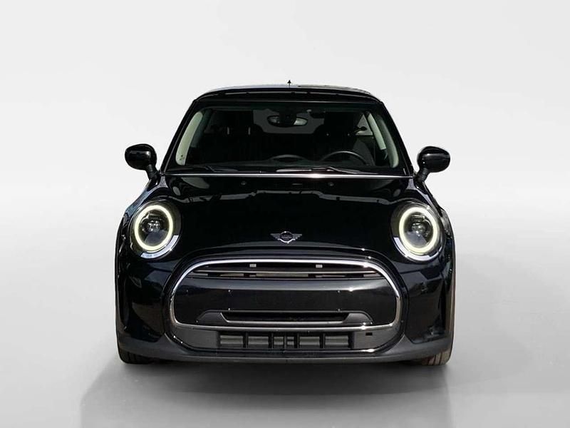 Gebraucht Mini Cooper Essential 136 PS (100 kW) 2023 Midnight black metallic Kleinwagen