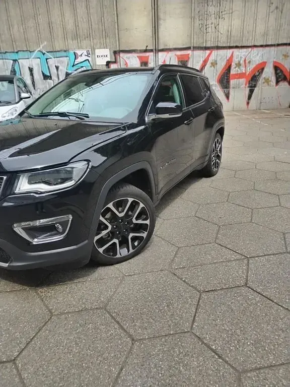 Gebraucht Jeep Compass Limited 140 PS (102 kW) 2019 Schwarz SUV