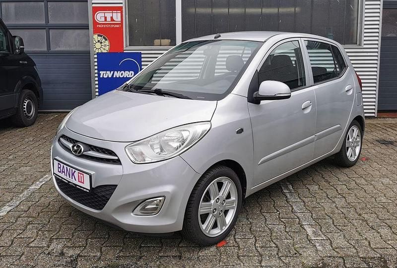 Gebraucht Hyundai i10 Style 69 PS (50 kW) 2011 Silber Kleinwagen