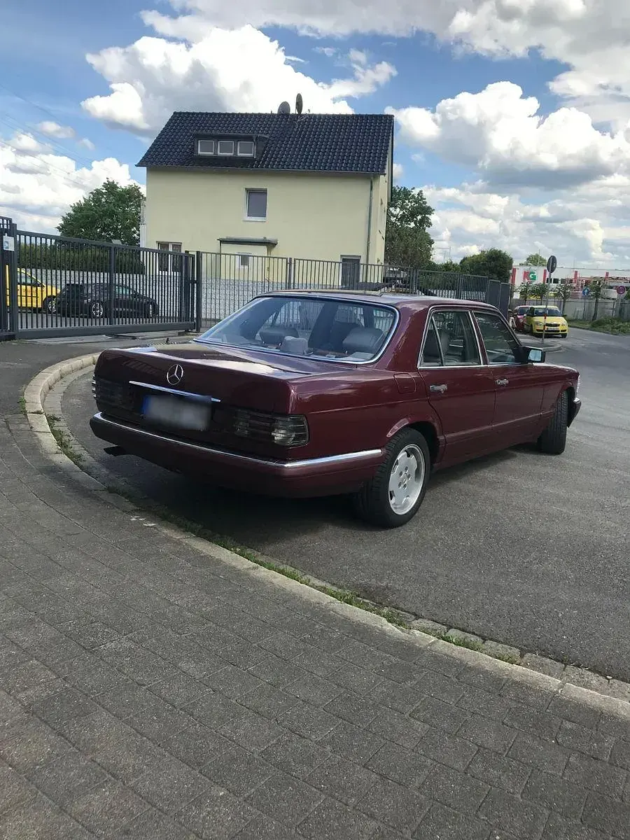 Gebraucht Mercedes S300 137 PS (100 kW) 1989 Rot Limousine