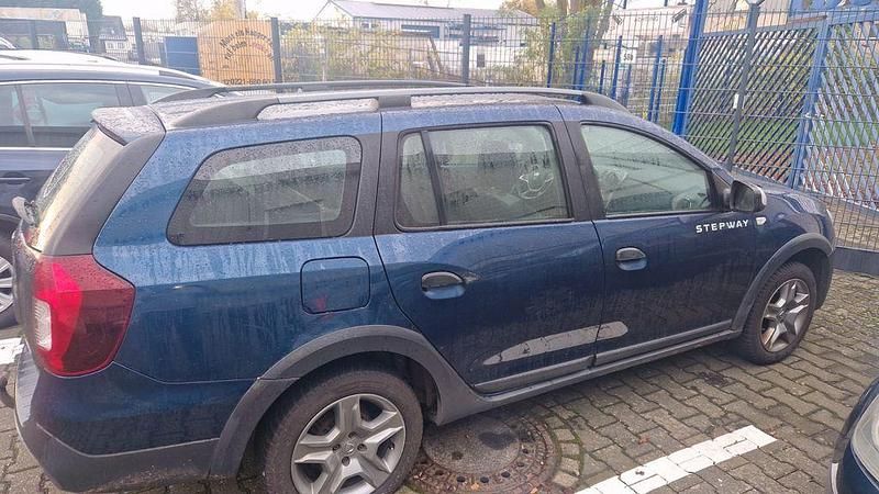 Blau Gebraucht 2018 Dacia Logan MCV Stepway Kombi | 5.900 € - Bild 1/4
