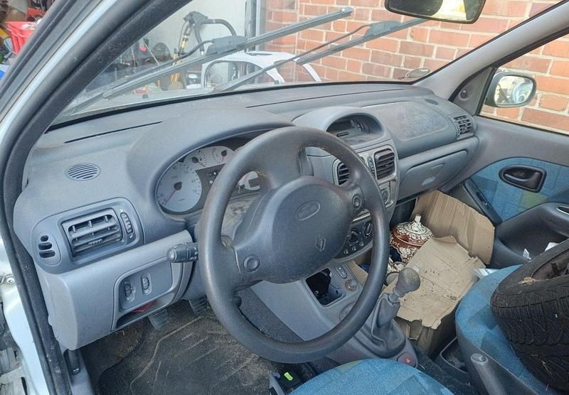 Gebraucht Renault Clio II 75 PS (55 kW) 2000 Grau Limousine