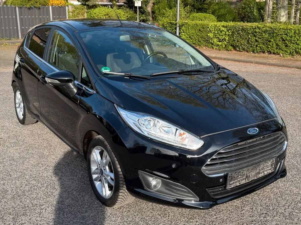 Gebraucht Ford Fiesta Titanium 101 PS (74 kW) 2016 Schwarz Kleinwagen