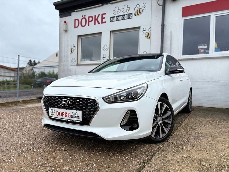 Weiß Gebraucht 2018 Hyundai i30 Limousine | 12.990 € (Guter Preis) - Bild 1/4
