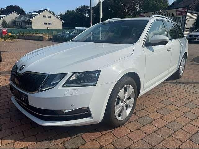 Weiß Gebraucht 2019 Skoda Octavia Style Kombi | 12.699 € (Guter Preis) - Bild 1/4