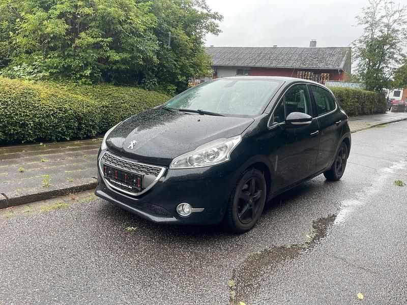 Schwarz Gebraucht 2013 Peugeot 208 Kleinwagen | 4.750 € (Etwas zu teuer) - Bild 1/4