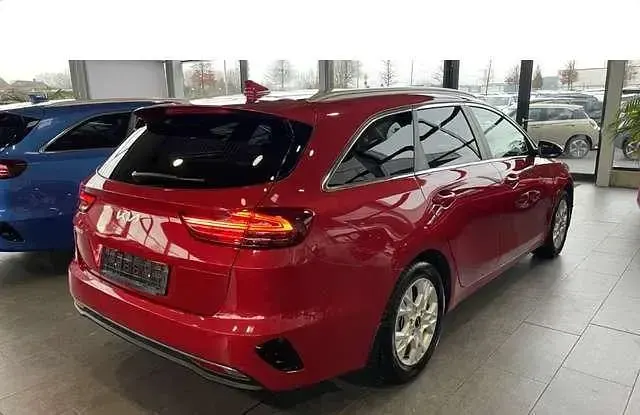 Usata Kia Ceed 140 CV (102 kW) 2025 Metallic Utilitaria