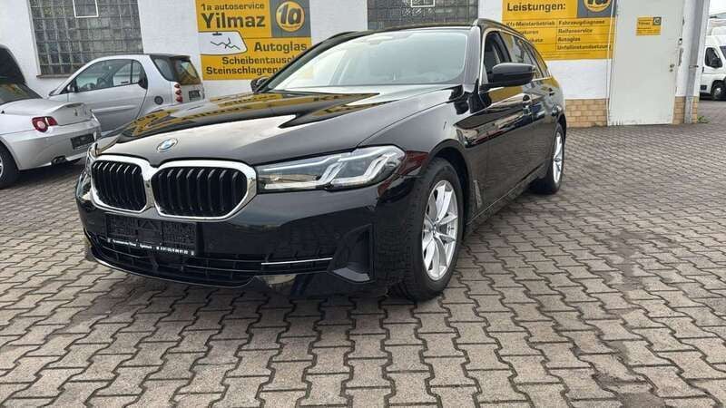 Schwarz Gebraucht 2021 BMW 520 Performance Kombi | 31.999 € (Guter Preis) - Bild 1/4