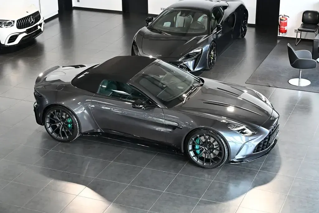 Neu Aston Martin V8 Vantage 665 PS (489 kW) 2026 Grau Cabrio