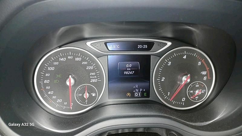 Gebraucht Mercedes B200 136 PS (100 kW) 2015 Grau Van / Kleinbus