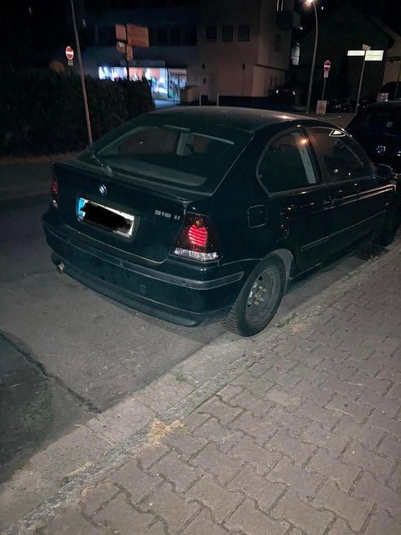 Second-hand BMW 316 116 CP (85 kW) 2004 Negru Berlinǎ