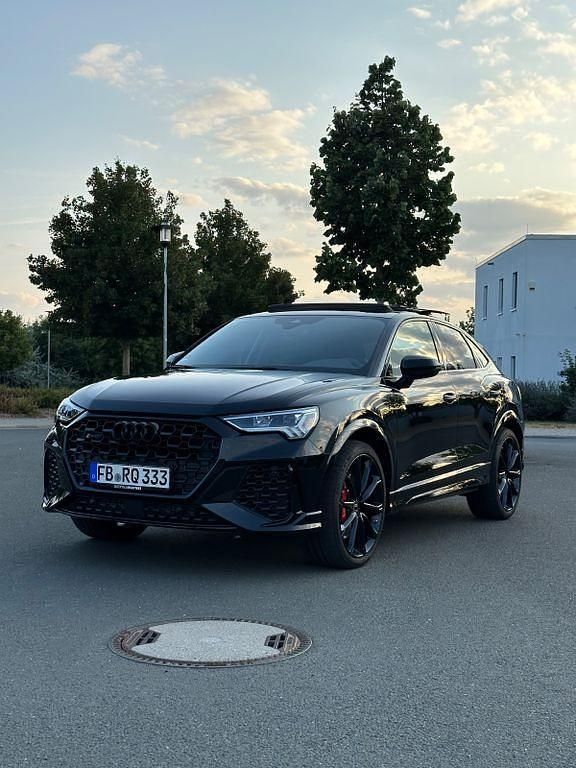 Schwarz Gebraucht 2022 Audi RS Q3 Ambiente SUV | 57.950 € (Etwas zu teuer) - Bild 1/4