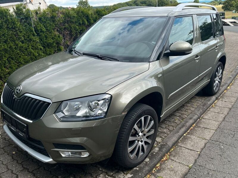 Grau Gebraucht 2015 Skoda Yeti Cool Edition SUV | 13.990 € (Fairer Preis) - Bild 1/4