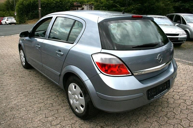 Gebraucht Opel Astra Edition 90 PS (66 kW) 2005 Silber Limousine