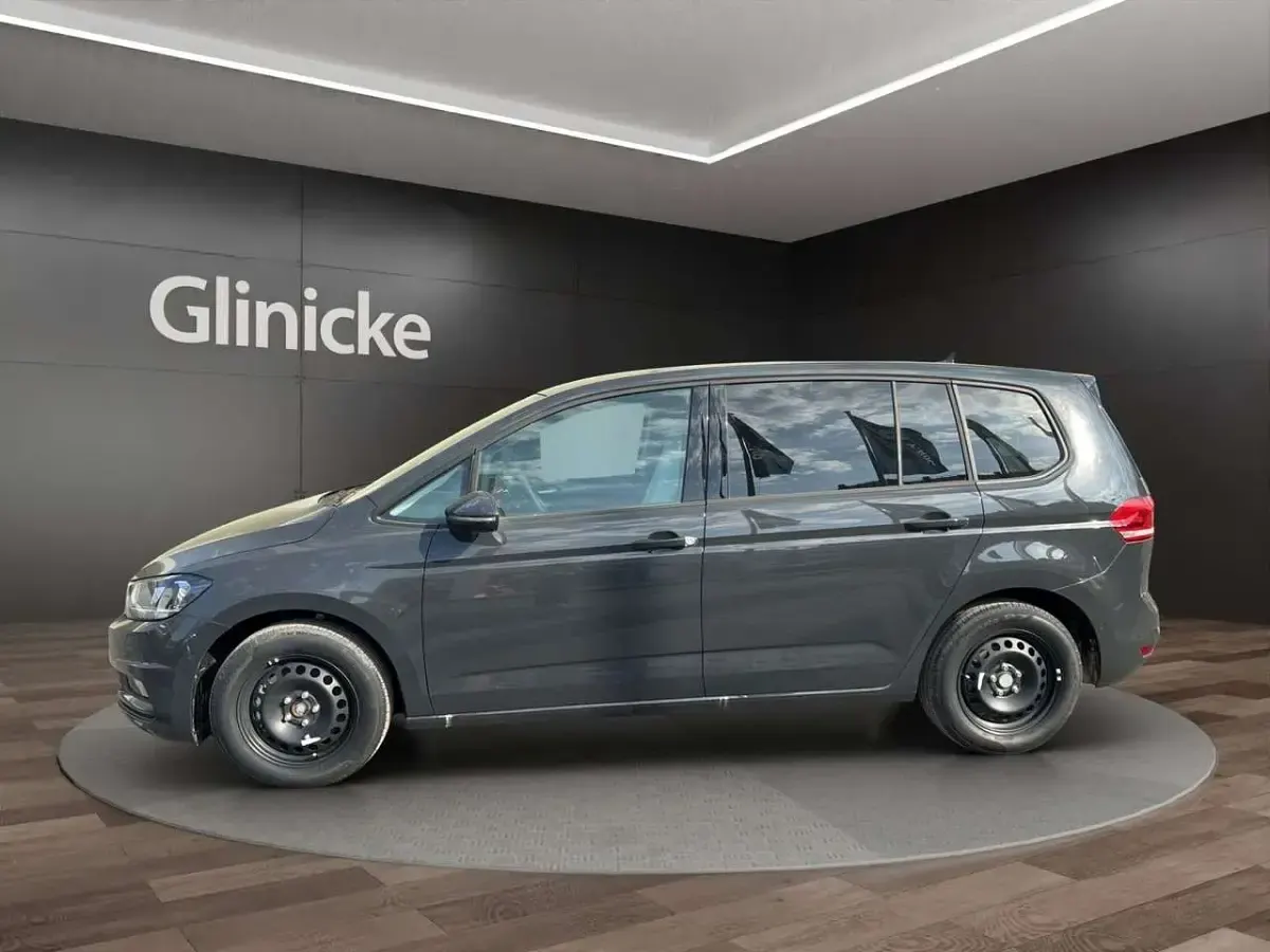 Gebraucht VW Touran Trendline 150 PS (110 kW) 2026 Uranograu Van / Kleinbus