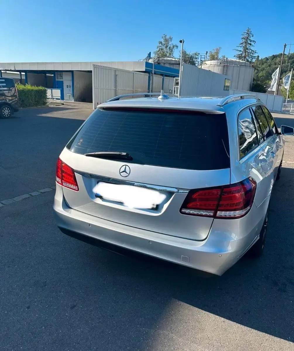 Używany Mercedes E220 170 KM (125 kW) 2015 Srebrny Kombi