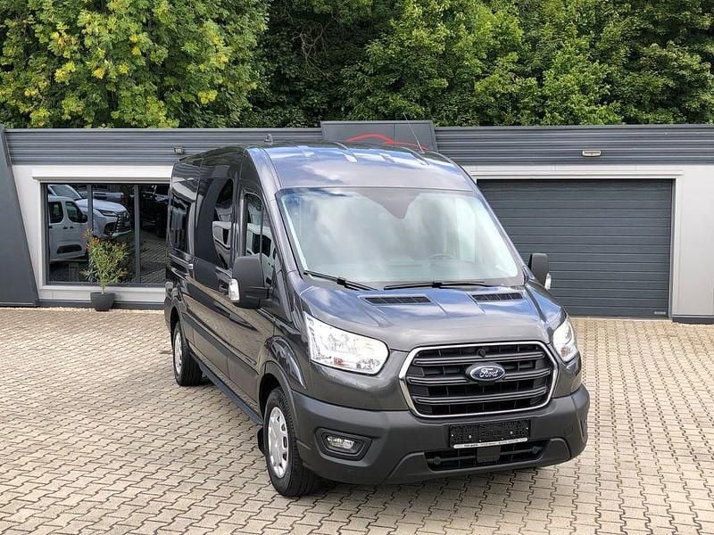 Grau Gebraucht 2022 Ford Transit Trend Kombi | 16.499 € - Bild 1/4