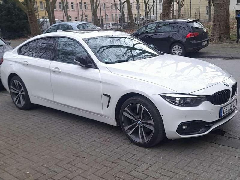 Alpinweiss iii Gebraucht 2020 BMW 420 Sport Line Coupé | 29.900 € (Superpreis) - Bild 1/4