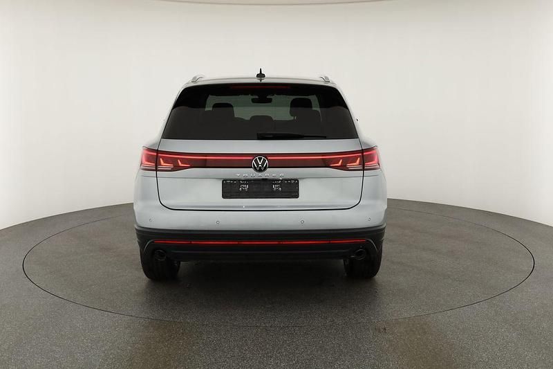 Oyster silver metallic Neu 2025 VW Touareg SUV | 59.475 € (Superpreis) - Bild 1/4