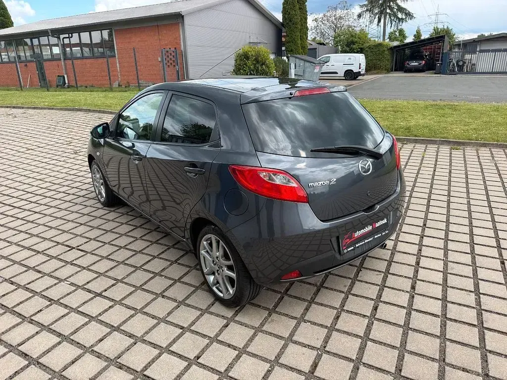 Używany Mazda 2 Kenko 84 KM (61 kW) 2013 Szary Hatchback