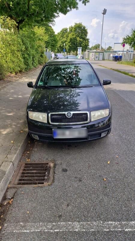 Schwarz Gebraucht 2000 Skoda Fabia Limousine | 850 € (Guter Preis) - Bild 1/4
