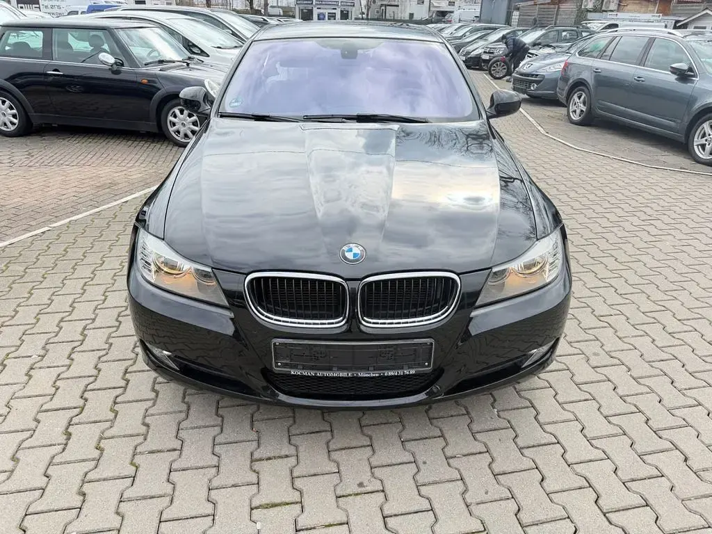 Gebraucht BMW 320 170 PS (125 kW) 2010 Schwarz Limousine