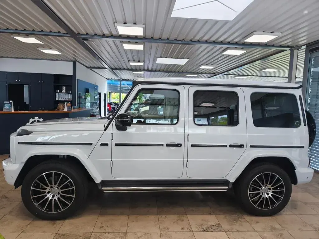 Gebraucht Mercedes G400 AMG line 330 PS (242 kW) 2023 G manufaktur opalithweiss brig SUV