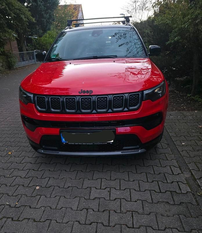 Rot Gebraucht 2024 Jeep Compass SUV | 29.999 € (Fairer Preis) - Bild 1/4