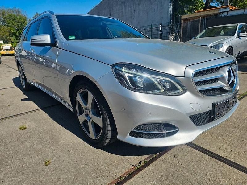 Second-hand Mercedes E350 252 CP (185 kW) 2014 Argintiu Berlinǎ
