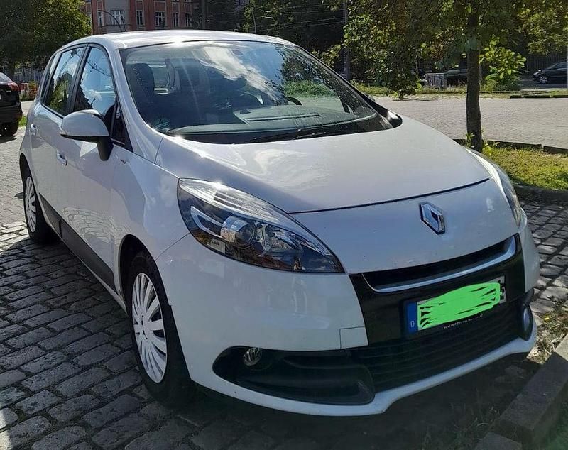 Weiß Gebraucht 2012 Renault Scénic III Authentique Van / Kleinbus | 7.200 € (Etwas zu teuer) - Bild 1/4