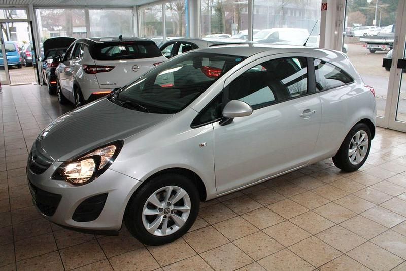 Gebraucht Opel Astra Edition 116 PS (85 kW) 2012 Silber Limousine