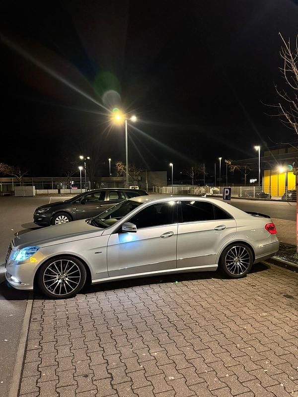 Second-hand Mercedes E350 292 CP (214 kW) 2010 Argintiu Berlinǎ
