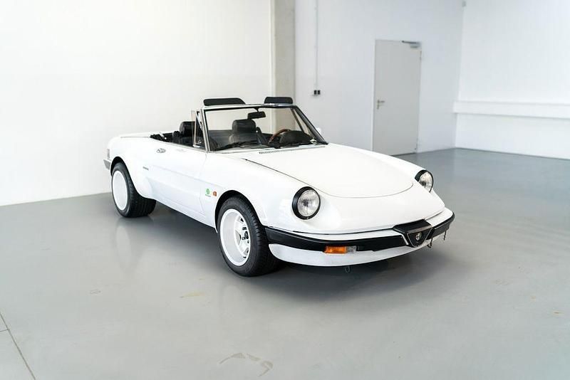 Weiß Gebraucht 1987 Alfa Romeo Spider Cabrio | 33.900 € - Bild 1/4