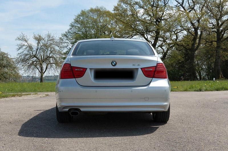 Gebraucht BMW 318 143 PS (105 kW) 2009 Silber Limousine