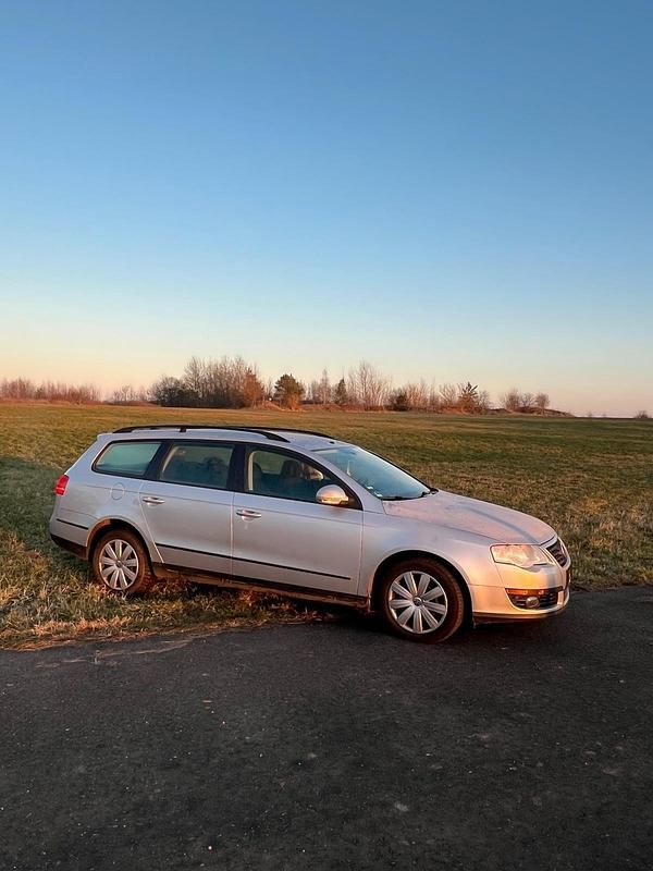 Silber Gebraucht 2007 VW Passat Kombi | 1.600 € (Guter Preis) - Bild 1/4