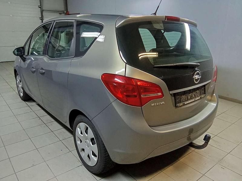 Gebraucht Opel Meriva Selection 95 PS (69 kW) 2016 Muskatgrau/muskat braun(m2) Van / Kleinbus