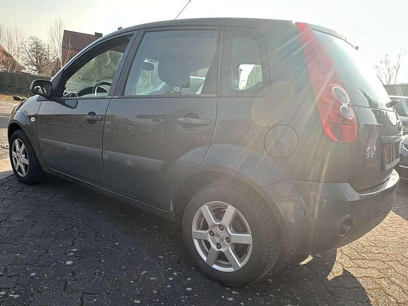 Grau Gebraucht 2008 Ford Fiesta Kleinwagen | 550 € (Superpreis) - Bild 1/4