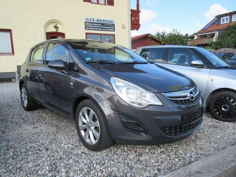 Grau Gebraucht 2013 Opel Corsa Active Limousine | 4.350 € (Fairer Preis) - Bild 1/4