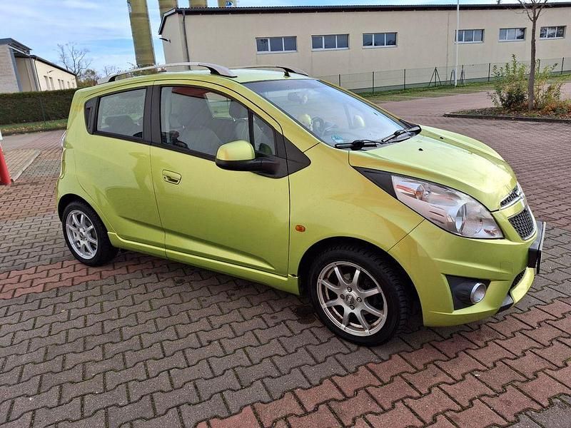 Grün Gebraucht 2010 Chevrolet Spark LT Kleinwagen | 3.200 € (Guter Preis) - Bild 1/4