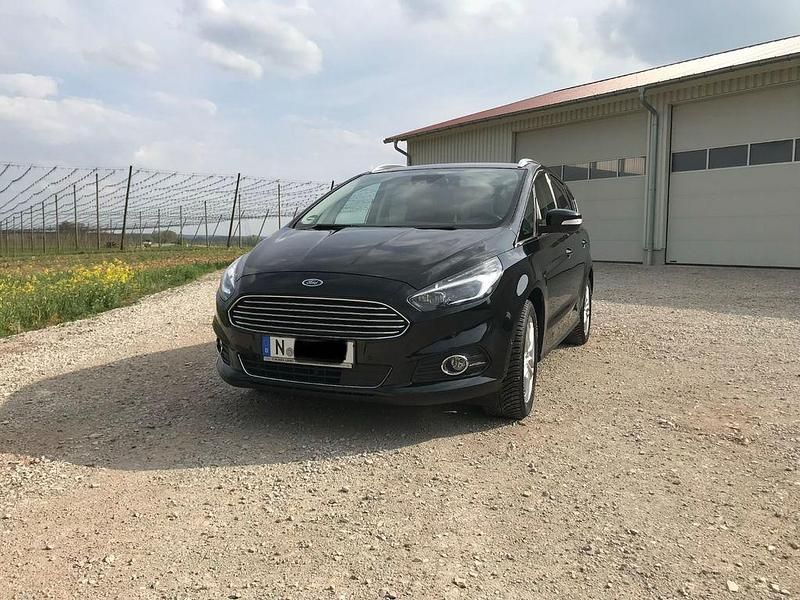 Gebraucht Ford S-MAX Titanium 160 PS (117 kW) 2019 Schwarz Van / Kleinbus