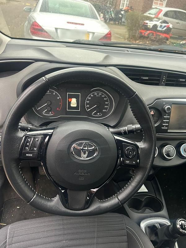 Gebraucht Toyota Yaris Comfort 72 PS (52 kW) 2018 Grau Kleinwagen