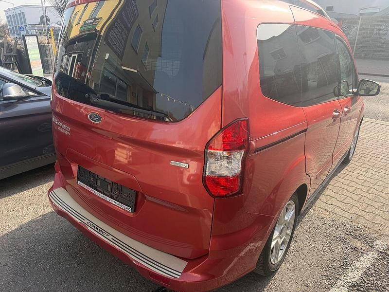 Gebraucht Ford Tourneo Courier Titanium 101 PS (74 kW) 2014 Orange Van / Kleinbus