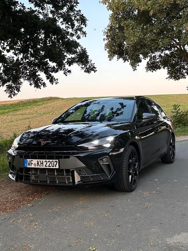 Schwarz Gebraucht 2025 Cupra Leon Kombi | 29.500 € (Superpreis) - Bild 1/4