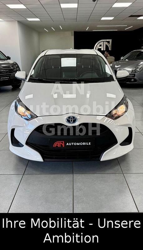 Gebraucht Toyota Yaris Hybrid Comfort 92 PS (67 kW) 2022 Weiß Kleinwagen