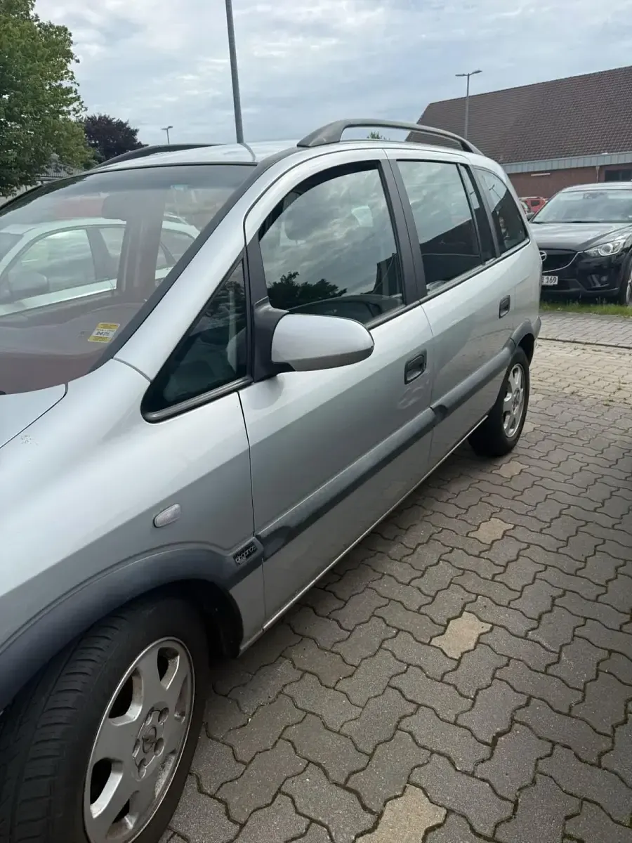 Gebraucht Opel Zafira 125 PS (91 kW) 2002 Silber Van / Kleinbus