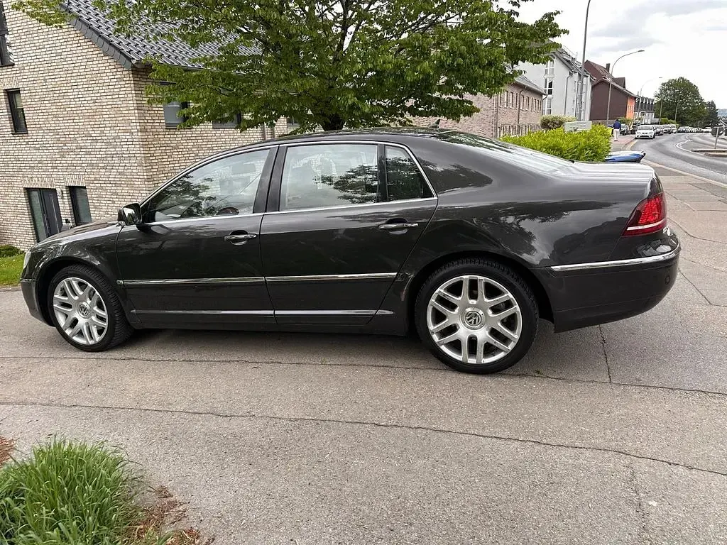 Usata VW Phaeton 239 CV (175 kW) 2012 Marrone Berlina