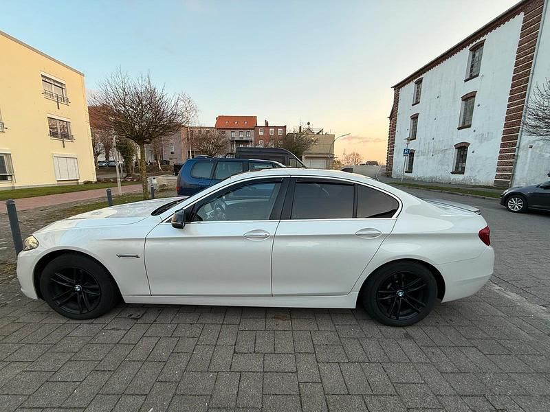 Gebraucht BMW 520 184 PS (135 kW) 2013 Weiß Limousine