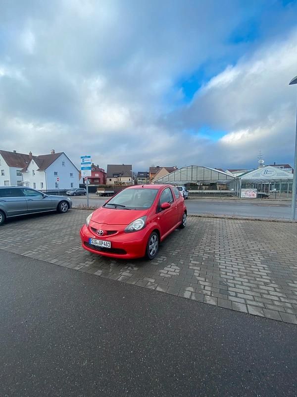 Gebraucht Toyota Aygo 68 PS (50 kW) 2006 Rot Kleinwagen