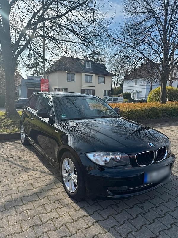 Gebraucht BMW 116 116 PS (85 kW) 2010 Schwarz Kleinwagen