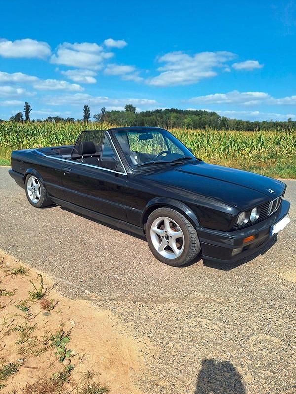 Schwarz Gebraucht 1992 BMW 318 Cabriolet Cabrio | 13.800 € - Bild 1/4